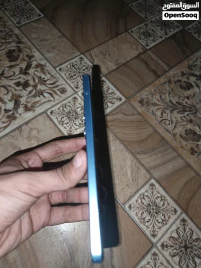 بوكو x5 pro للبيع كارتون وشاحنه ويا مستخدم بي بعض الخدوش البسيطه 3