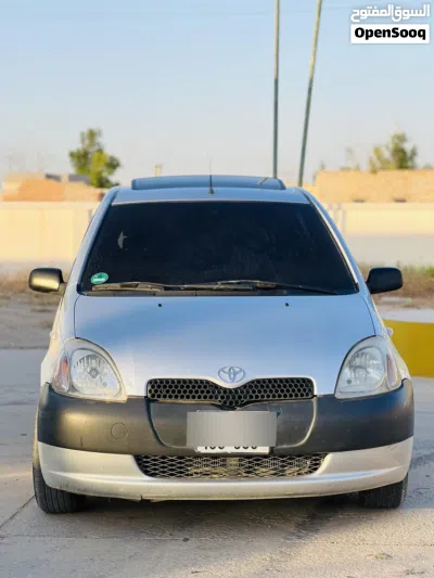 Toyota Yaris Y 4