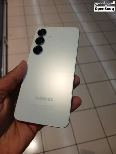Samsung Galaxy S25 256GB 5g titanium Icy green Excellent condition like new only 2 months use 3