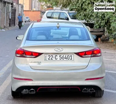 Hyundai Elantra SE 3