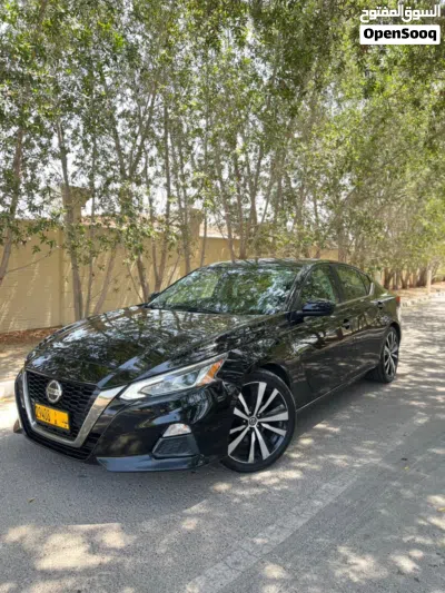 Nissan Altima SR 2