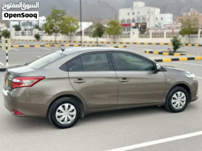 Toyota Yaris E 4