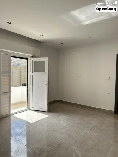 شقة للبيع في عمارات البكوش تشطيب ممتاز تطل على شارعين 3