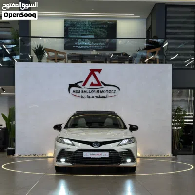 Toyota Camry GLE 2