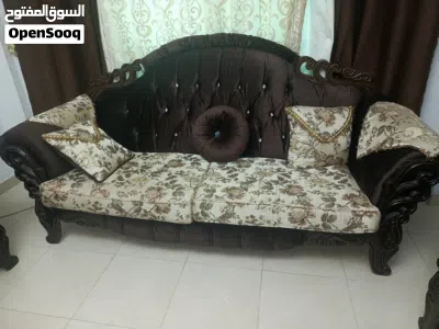 طقم كنب للبيع خشب زان وسويد حالة جيدة 4