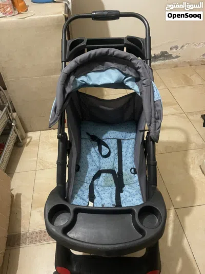 عربة أطفال موديل حديث ومقاس مناسب ومتينة والوان مبهجة 4
