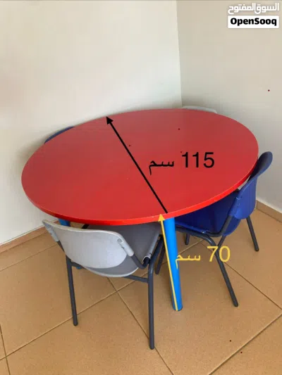 طاولة دائرية مع 4 كراسي 4