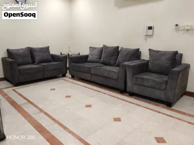6 seater sofa looks in mint condition 2