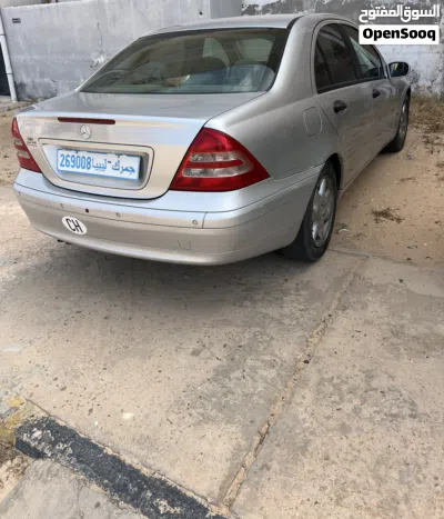مرسيدس بنز الفئة-C C 200 2