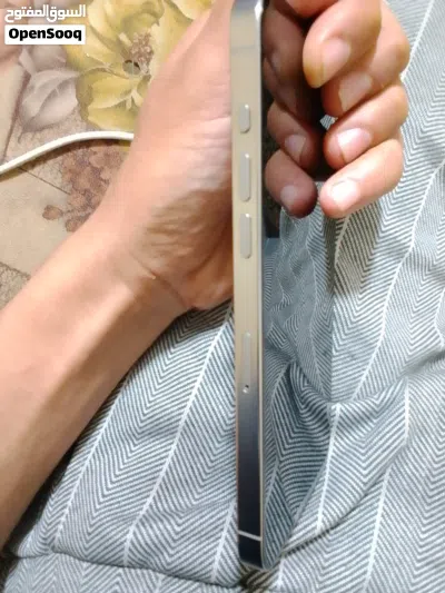 جهاز ايفون بحاجه ل قاعده شحن 3