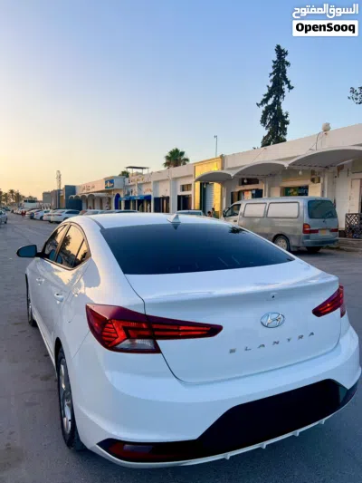 Hyundai Elantra GLS 4