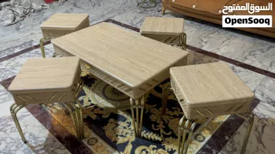 طاولة كبيرة مع 4 طاولات اخرى 2