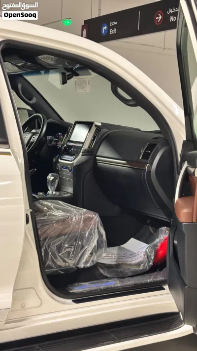 Toyota Land Cruiser VXR 3