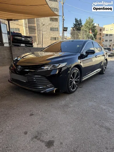 Toyota Camry GLE 3