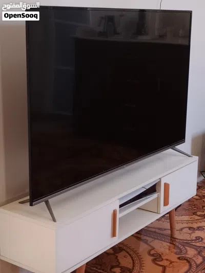 شاشة من TCL 4
