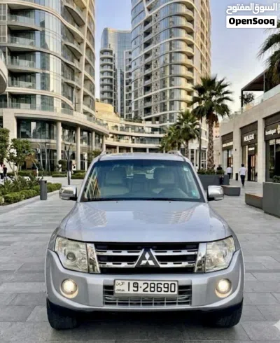 Mitsubishi Pajero GLS 2