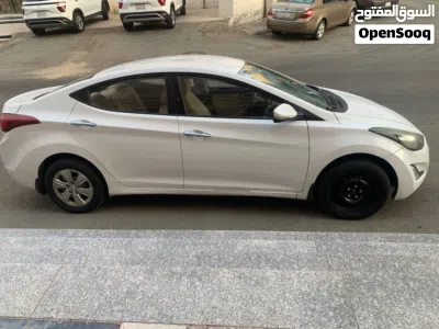 Hyundai Elantra Standard 4