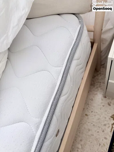 (تخت ايكيا + فرشة لانا) IKEA Bed frame + IKEA bed slate and LANA mattress 160 cm x 200 cm x 25 cm 3