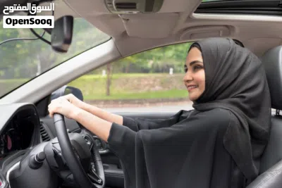 مدربة تعليم قيادة سيارات 2