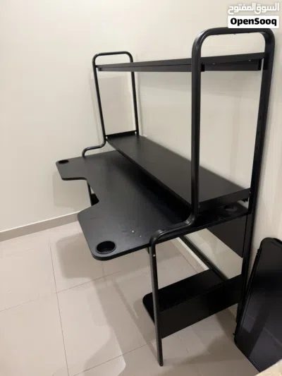 مكتب العاب (جيمنج) من ايكيا مستعمل نظيف جدا 3