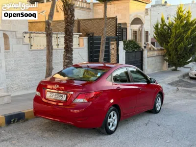 Hyundai Accent Standard 3
