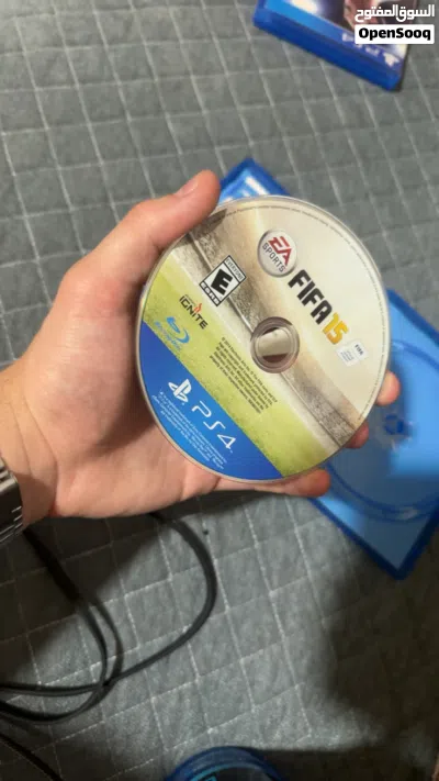 سيديات جديدة مع كامل أغراضها 4
