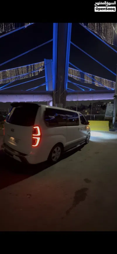 Hyundai H1 GLS 3