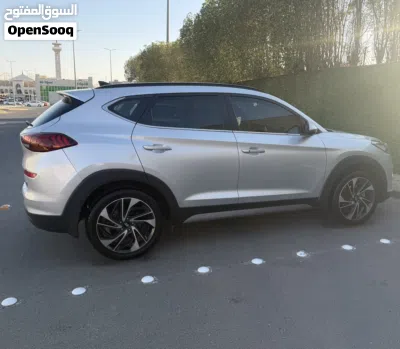 Hyundai Tucson GLS 4