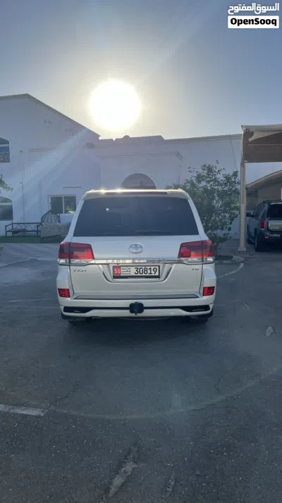 Toyota Land Cruiser VXR 4