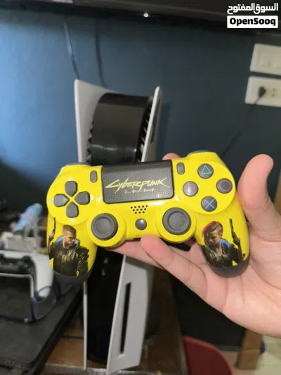 Ps4 for sale it’s in good condition and it has one controller with it It’s 500 g 2
