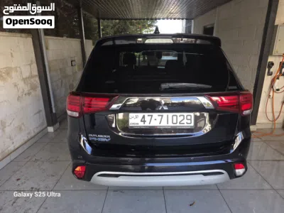 Mitsubishi Outlander Standard 2