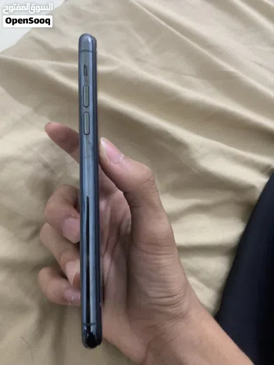 للبيع ايفون 11 برو ماكس 3