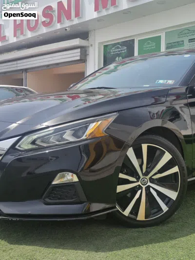 Nissan Altima SR 2