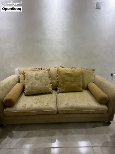 طقم كنب بحالة ممتازه للبيع بسعر150 2