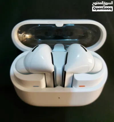 سماعة بلوتوث ( Samsung buds 3pro ) الاصلية الغنية عن التعريف توب نظافة مع الكرتونة مستعملة استعمال ب 2