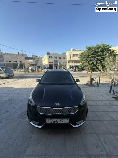 Kia Niro EX Touring 4
