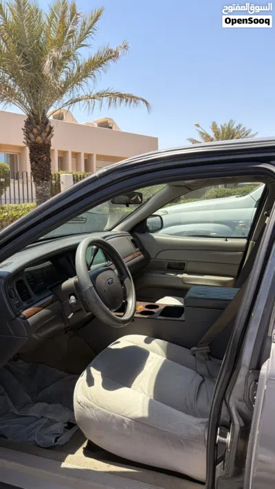 Ford Crown Victoria Base 3