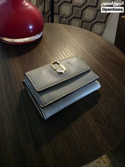 محفظة ستاتي نوع MARC JACOBS صغيرة للكروت و النقود لون اوف وايت للبيع 3