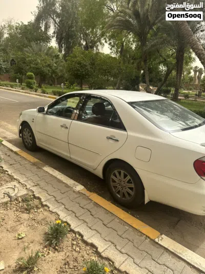 تويوتا كامري XLE 4