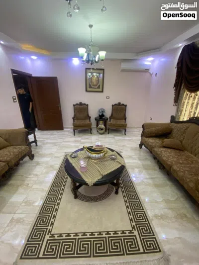 شقة بمساحه واسعة مميزة في منطقة الياسمين 375 دينار مع بلكونة وكراج 2