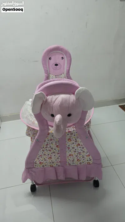 Baby crib.. 2