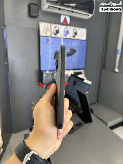 IPhone 15 128gb used////. مستخدم بحالة الجديد بطارية 95٪ ولا ربع خدش مدخل خط 3