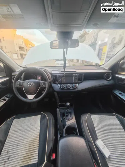 Toyota RAV 4 LE 3