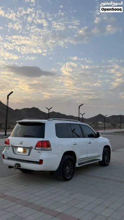 تويوتا لاند كروزر GX 4