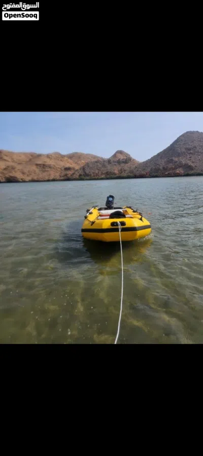 للبيع قارب مطاطي مع محرك 4Strok الفارب عالي الجوده و لم يستخدم القارب و المكينه مره واحده فقط ينفع 3