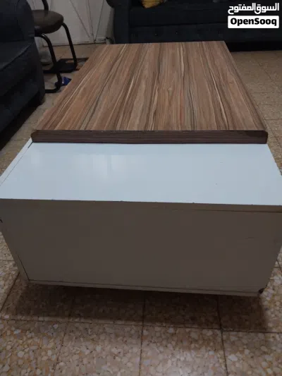 رفوف خشبية كبار مع طاولة وسط خشب لاتيه لون ابيض مع خشبي مميز جدا اللون مع ضرف كبيرة 4