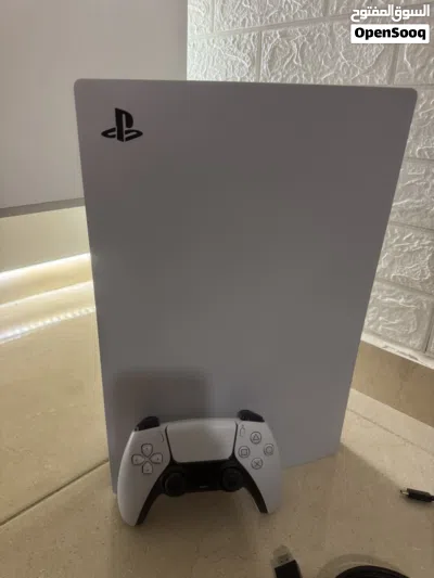 جهاز بليستيشن PS5 علي الشرط لا مفتوح ولا مصلح مع ايد اصليه بحاله الوكاله 3