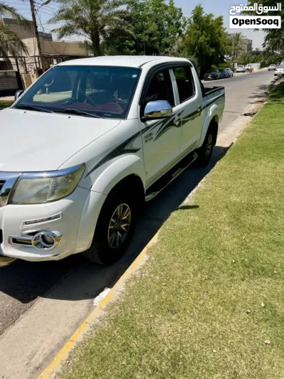 Toyota Hilux Standard 2