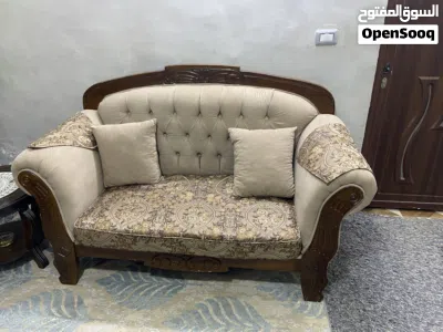 طقم كنب للبيع مع البرادي وطقم طاولات للبيع 350 مقابل للتفاوض 3