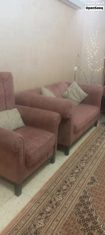 كنب مستعمل نظيف مع البرادي 4